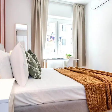 Joivy Delightful Flats Near Citylife District Apartment *